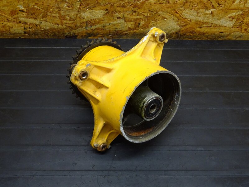 【251215】モトラ(AD05-1002)◆ リアホイールハブ 4本スポーク スプロケット 32T 錆/腐食有 【CT50J | 中古バイクパーツ通販・買取　ジャンクヤード鳥取　JunkYard