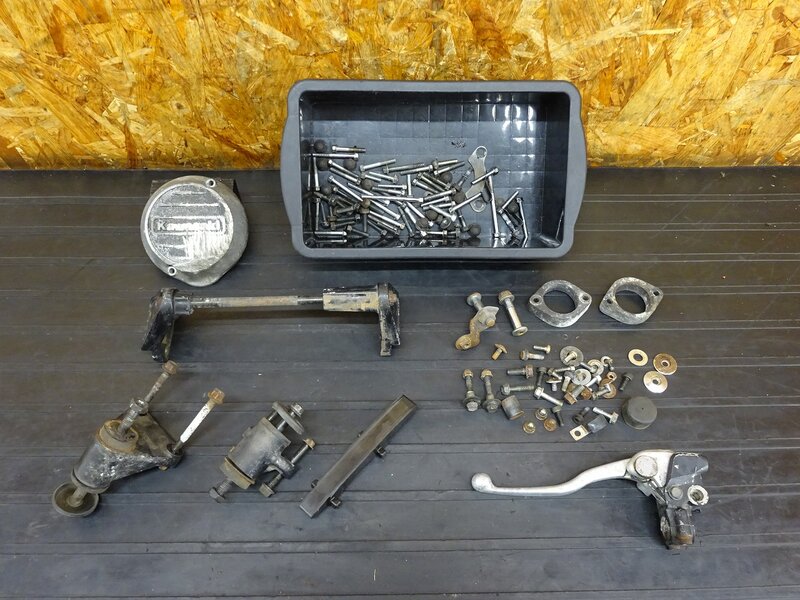 【260115】ゼファー400(ZR400C-054)◇ ボルトセット エンジンハンガー/ボルト ポイントカバー マフラーフランジ クラッチレバー 【C4 | 中古バイクパーツ通販・買取　ジャンクヤード鳥取　JunkYard