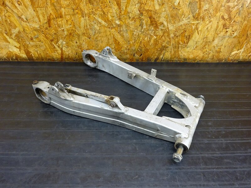 【260115】ゼファー400(ZR400C-054)◇ スイングアーム ピポットシャフト トルクロッド 削れ有 【C4 | 中古バイクパーツ通販・買取　ジャンクヤード鳥取　JunkYard