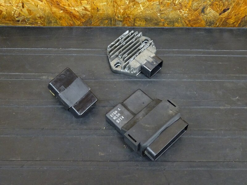 【260206】PS250(MF09-1002)◇ 電装セット CDI イグナイター レギュレーター 【角目 | 中古バイクパーツ通販・買取　ジャンクヤード鳥取　JunkYard