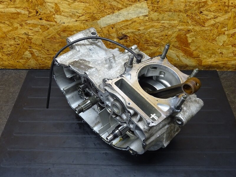 【260215】SR400(RH01J-008)● エンジン腰下 クランクシャフト ケース ミッション ※エンジンパーツ 4629km外し | 中古バイクパーツ通販・買取　ジャンクヤード鳥取　JunkYard