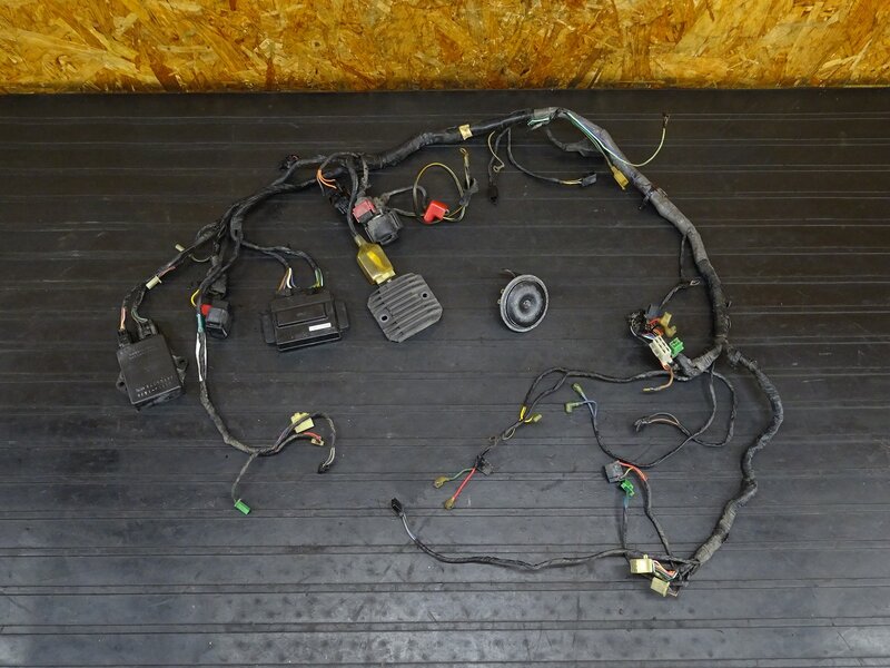 【260301】ZZR400(ZX400N-008)◇ メインハーネス CDI ジャンクションボックス 26021-1077 レギュレーター スターターリレー 【ZZ-R400 | 中古バイクパーツ通販・買取　ジャンクヤード鳥取　JunkYard