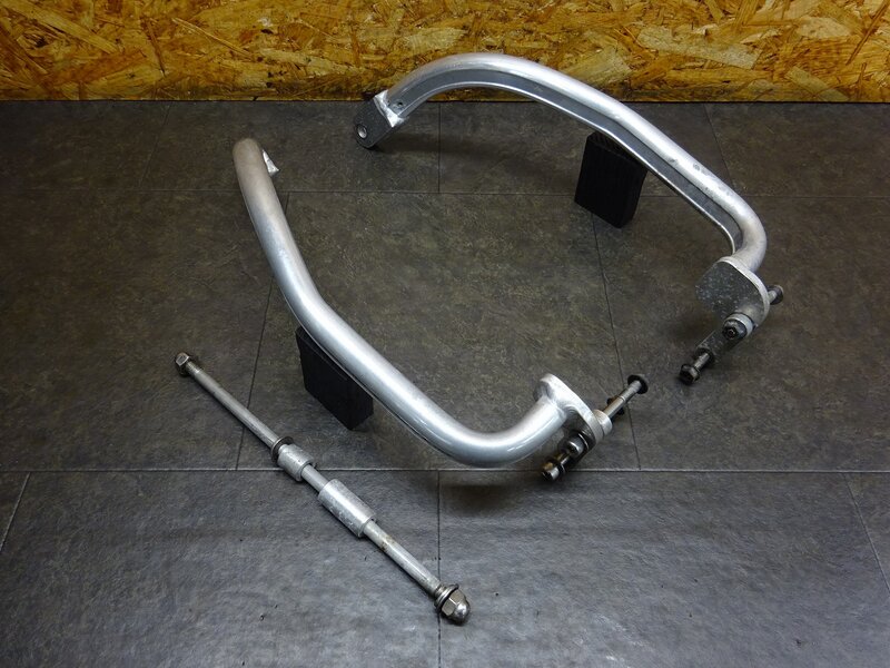 【260306】CB400SF Vtec2(NC39-1044)◆ 社外サブフレーム エンジンガード アクティブ ACTIVE 削れ有 【SPEC2 スペック2 | 中古バイクパーツ通販・買取　ジャンクヤード鳥取　JunkYard