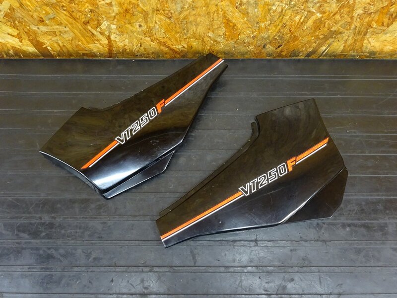 【260316】VT250F(MC08-1018)◇ サイドカバー左右セット サイドカウル 傷有 【丸フレーム | 中古バイクパーツ通販・買取　ジャンクヤード鳥取　JunkYard