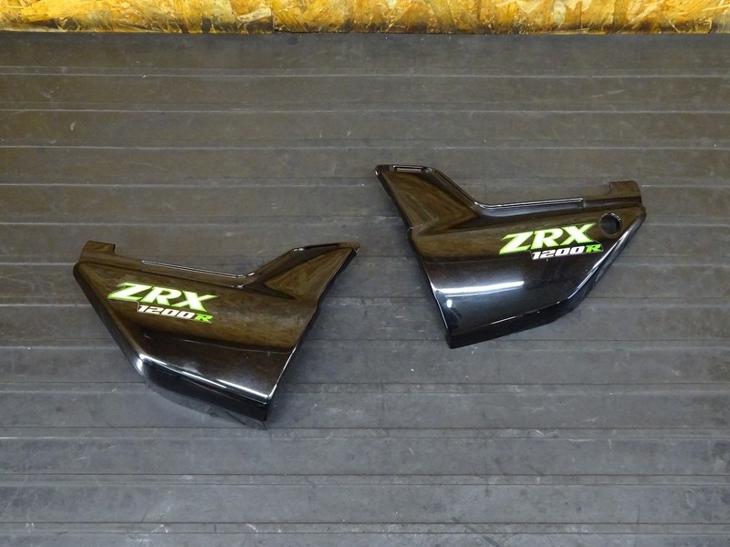 【210611】ZRX1200R(ZRT20A-050)■ サイドカバー左右セット サイドカウル 【イモビ付 | 中古バイクパーツ通販・買取　ジャンクヤード鳥取　JunkYard