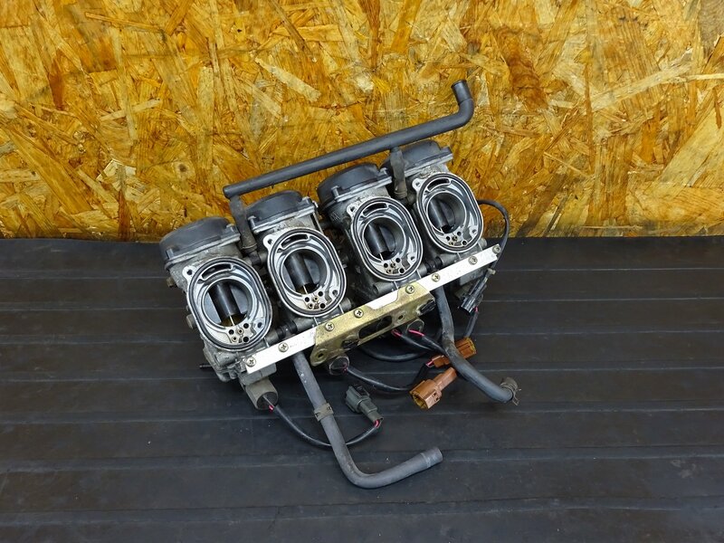 【250510】ZZR1200(ZXT20C-002)◇ キャブレター キャブ G697 AQAV ネジ欠品、腐食有 【ZZ-R1200 | 中古バイクパーツ通販・買取　ジャンクヤード鳥取　JunkYard