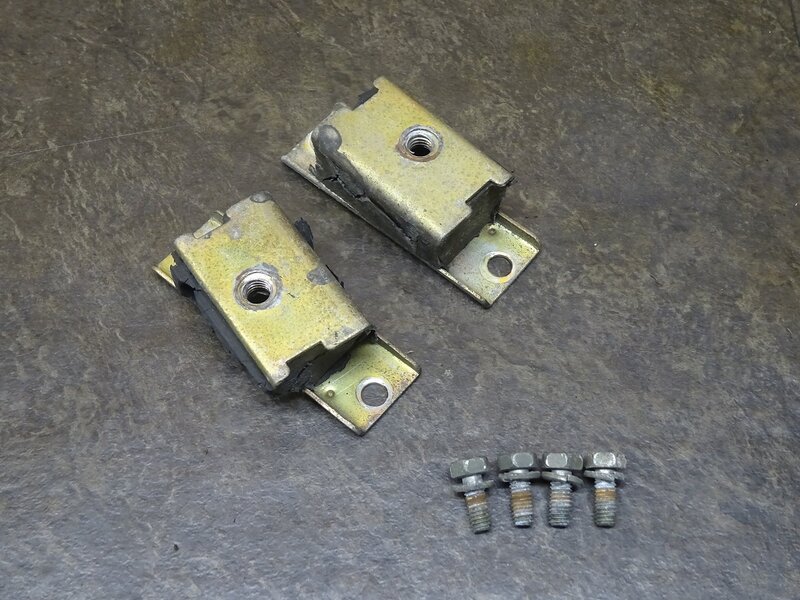 【250511】SR400 (1JR-335)● シートステー マウントラバー シートブッシュ ブラケット ダンパー ジャンク ※検索：SR500 1JN 2J2 2H6 | 中古バイクパーツ通販・買取　ジャンクヤード鳥取　JunkYard