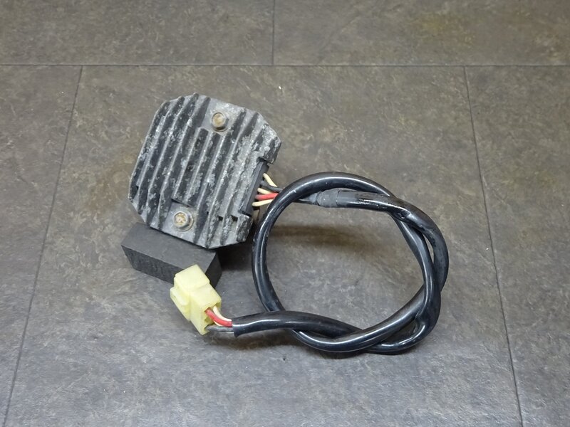 【250526】ドラッグスター400(VH01J-009)◆ レギュレーター レギュレター 腐食有 | 中古バイクパーツ通販・買取　ジャンクヤード鳥取　JunkYard
