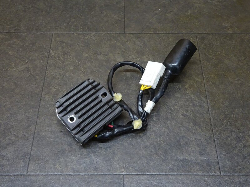 【250614】CBR1000RR SP(SC59-1600)◆ レギュレーター レギュレター 【後期 | 中古バイクパーツ通販・買取　ジャンクヤード鳥取　JunkYard