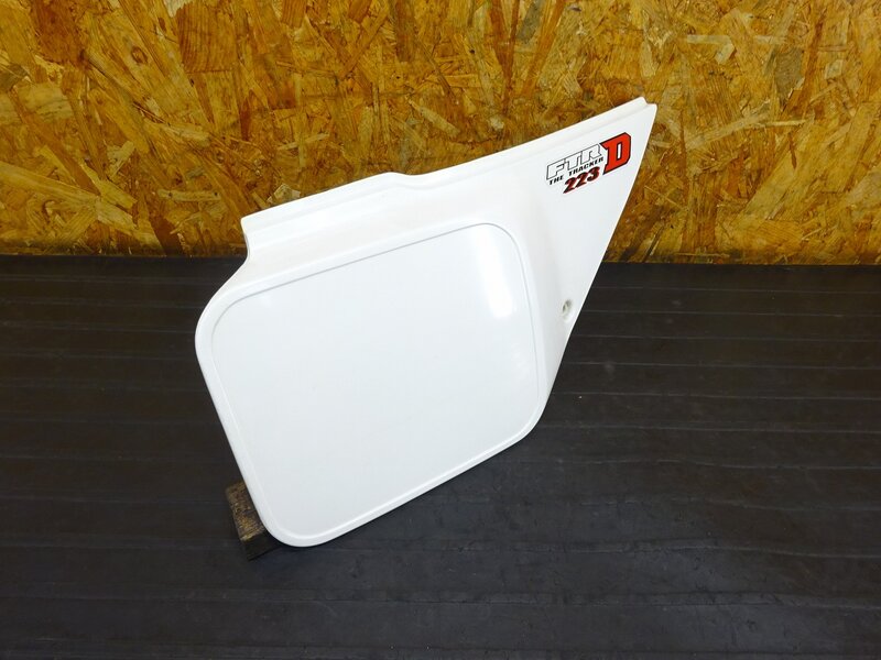 【250625】FTR223(MC34-1010)◇ サイドカバー右 サイドカウル ゼッケンプレート 傷有 | 中古バイクパーツ通販・買取　ジャンクヤード鳥取　JunkYard