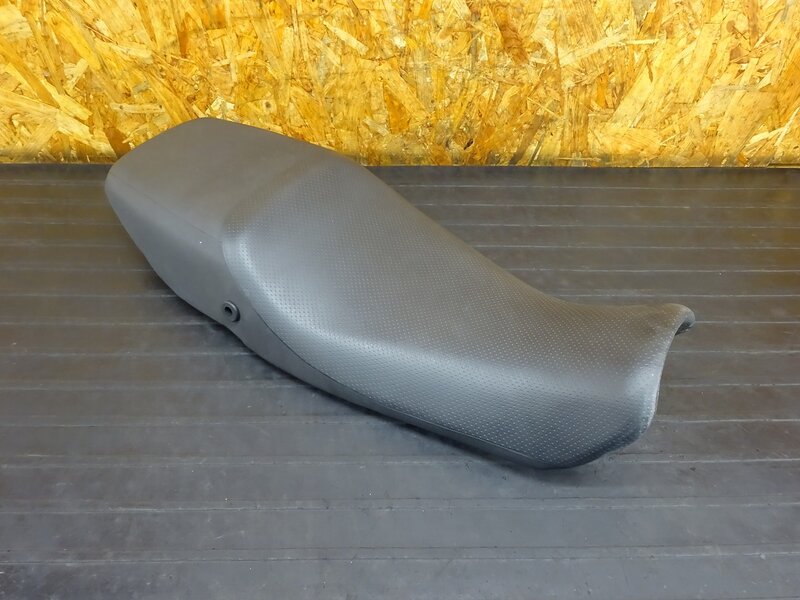 【250625】FTR223(MC34-1010)◇ 純正シート 汚れ 削れ有 | 中古バイクパーツ通販・買取　ジャンクヤード鳥取　JunkYard