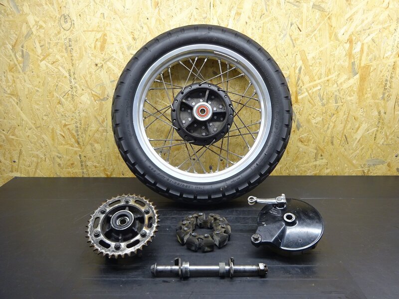 【250623】W650(EJ650A-032)◆ リアホイール 18×2.75 ハブ スプロケット 38T ドラムブレーキ アクスルシャフト ブレーキ段付き有 | 中古バイクパーツ通販・買取　ジャンクヤード鳥取　JunkYard
