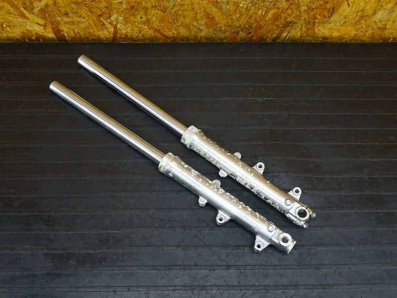 【250702】SR400(1JR-304)◇ フロントフォーク インナーチューブ ボトムケース 点錆 腐食有 【検:SR500 1JN 2J2 2H6 | 中古バイクパーツ通販・買取　ジャンクヤード鳥取　JunkYard
