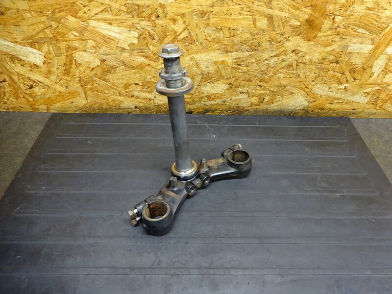 【250724】SR400(1JR-269)◆ ステム アンダーブラケット 変形有 【検:SR500 1JN 2J2 2H6 | 中古バイクパーツ通販・買取　ジャンクヤード鳥取　JunkYard