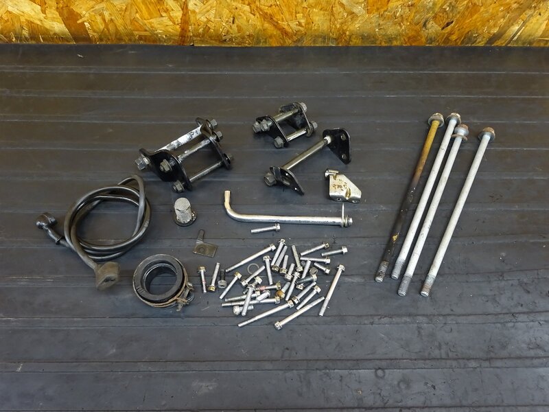 【250728】エストレヤRS(BJ250A-061)◇ エンジンボルト インシュレーター エンジンハンガ? ※エンジンパーツ 【検索:エストレア 250TR | 中古バイクパーツ通販・買取　ジャンクヤード鳥取　JunkYard