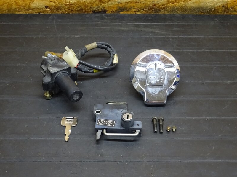 【250807】GB400TT(NC20-1011)◆ キーセット メインキー タンクキャップ ヘルメットホルダー 複製共通キー1本 キー癖有 【検索:GB500TT | 中古バイクパーツ通販・買取　ジャンクヤード鳥取　JunkYard