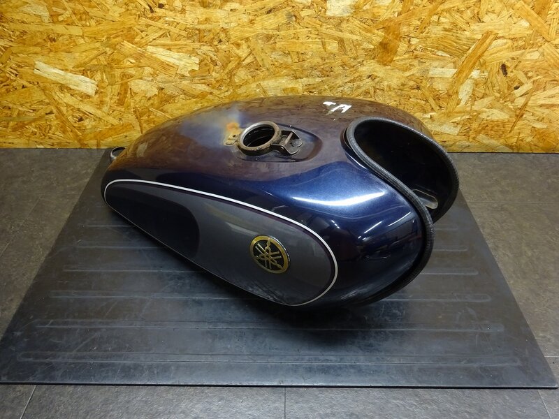 【250813】SR500(1JN-224)◆ 燃料タンク ガソリンタンク フューエルタンク 凹み/中錆有 【検索：2J2 SR400 2H6 1JR | 中古バイクパーツ通販・買取　ジャンクヤード鳥取　JunkYard