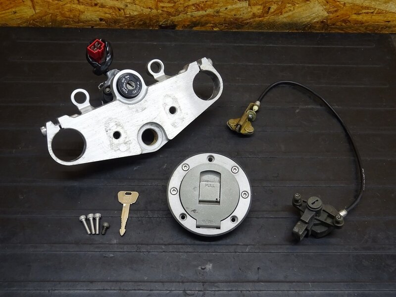 【250824】XJR1300(RP01J-002)◆ キーセット メインキー イグニッションキー タンクキャップ シートロック トップブリッジ 【RP03J | 中古バイクパーツ通販・買取　ジャンクヤード鳥取　JunkYard