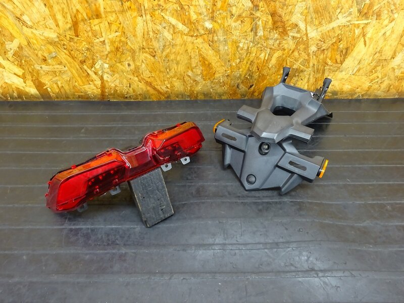 【250901】キムコ KRV180(SA35AC)◇ テールランプ ブレーキランプ リアフェンダー 【TCS | 中古バイクパーツ通販・買取　ジャンクヤード鳥取　JunkYard