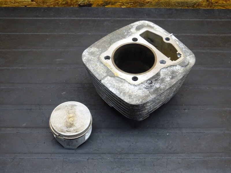 【250926】FTR223(MC34-1006)◆ シリンダー ピストン カムチェーンテンショナー ※エンジンパーツ | 中古バイクパーツ通販・買取　ジャンクヤード鳥取　JunkYard