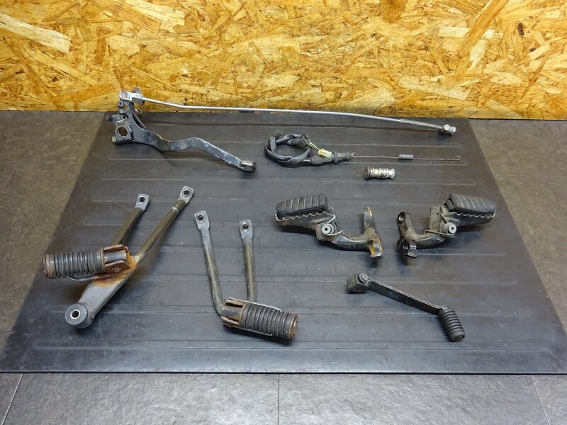 【250926】FTR223(MC34-1006)◆ ステップ左右セット メインステップ タンデムステップ ブレーキペダル/ロッド チェンジ/シフトペダル | 中古バイクパーツ通販・買取　ジャンクヤード鳥取　JunkYard
