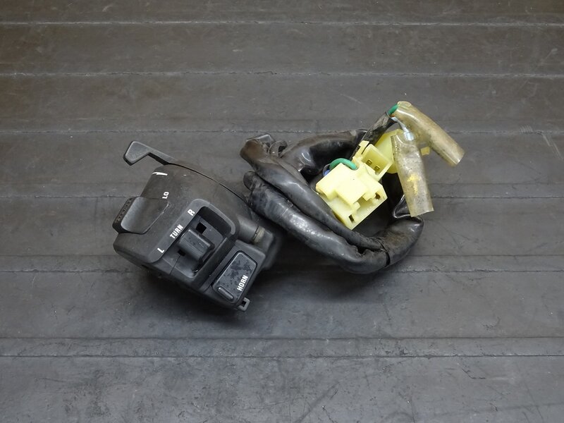 【251008】VT250スパーダ(MC20-1004)◆ ハンドルスイッチ左 スイッチボックス | 中古バイクパーツ通販・買取　ジャンクヤード鳥取　JunkYard