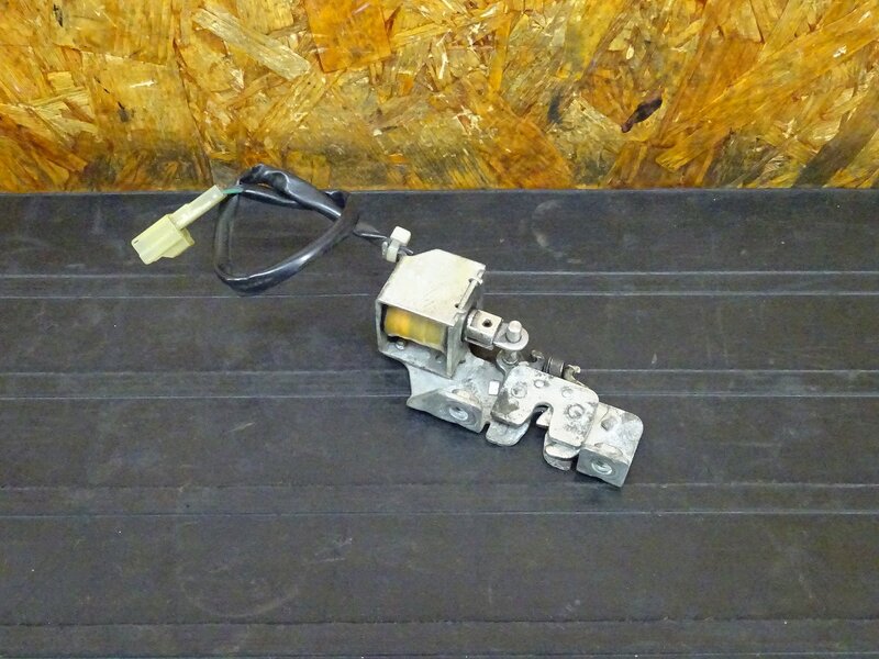 【251007】マジェスティ250(SG20J-020)◇ 給油口カバーロック タンクキャップカバーロック フューエルリッドロック 【’14 | 中古バイクパーツ通販・買取　ジャンクヤード鳥取　JunkYard