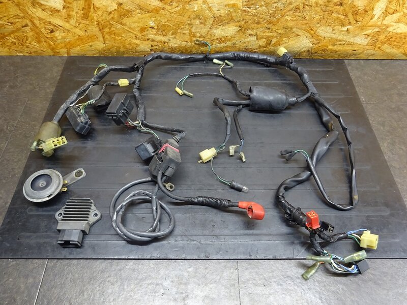 【251033】マグナ250(MC29-1500)◆ メインハーネス レギュレーター レギュレター ヒューズボックス ホーン 【V-TWIN | 中古バイクパーツ通販・買取　ジャンクヤード鳥取　JunkYard