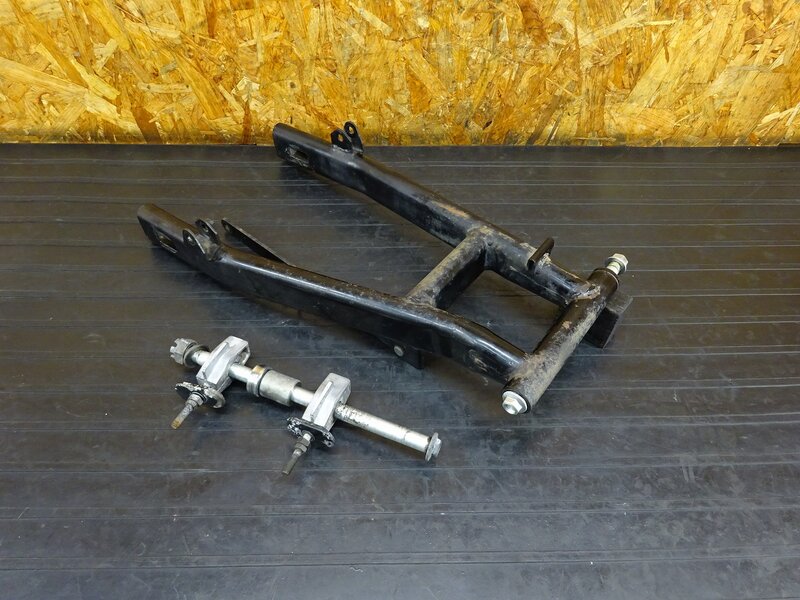 【251037】エストレヤカスタム(BJ250A)◇ スイングアーム ピボットシャフト トルクロッド アクスルシャフト 【エストレア RS キャブ車 | 中古バイクパーツ通販・買取 ジャンクヤード鳥取 JunkYard