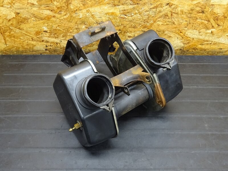 【251044】CB350(CB350-1069)◆ エアクリーナーボックス エアクリボックス バッテリーボックス 【検索:CB250 エクスポート セニア | 中古バイクパーツ通販・買取 ジャンクヤード鳥取 JunkYard
