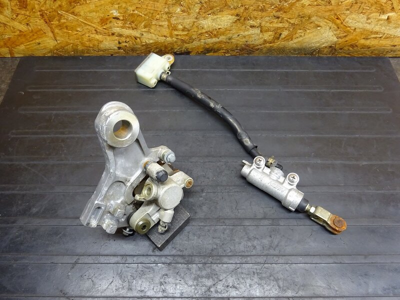 【251107】KLX250(LX250E-A05)◆ リアブレーキセット リアブレーキキャリパー マスターシリンダー Φ1/2 【04’ Dトラッカー | 中古バイクパーツ通販・買取　ジャンクヤード鳥取　JunkYard