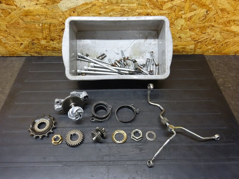 【251107】KLX250(LX250E-A05)◆ エンジンボルトset オイルパイプ ウォーターポンプ インシュレーター ※エンジンパーツ【04’ Dトラッカー | 中古バイクパーツ通販・買取　ジャンクヤード鳥取　JunkYard