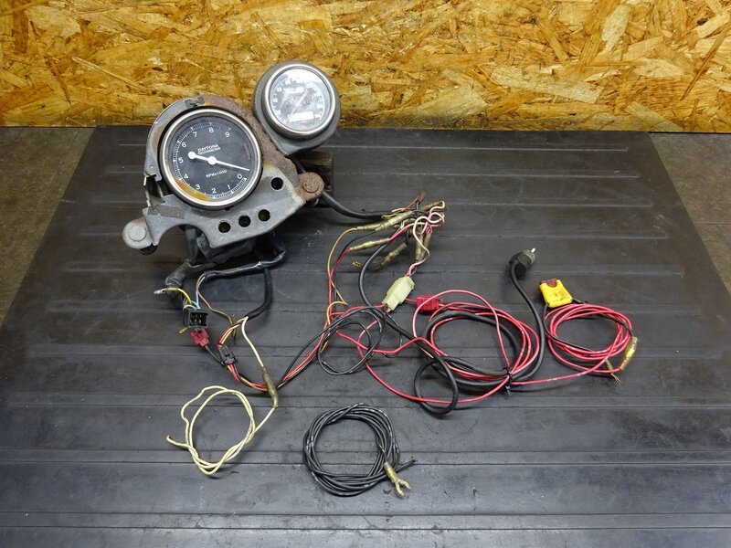 【251110】SRX400(3VN-086)◆ 社外メーターセット スピードメーター センタータコメーター化 デイトナ DAYTONA 電気式 【SRX600 | 中古バイクパーツ通販・買取　ジャンクヤード鳥取　JunkYard