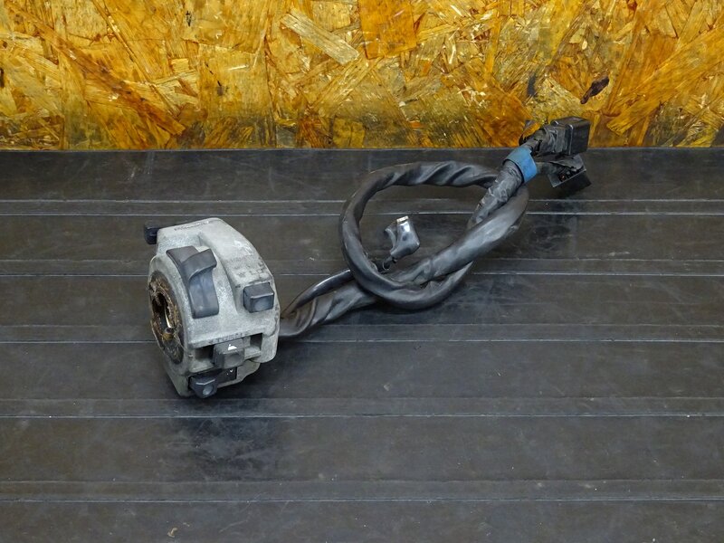 【251111】CBR250RR(MC22-1006)◇ ハンドルスイッチ左 スイッチボックス | 中古バイクパーツ通販・買取　ジャンクヤード鳥取　JunkYard