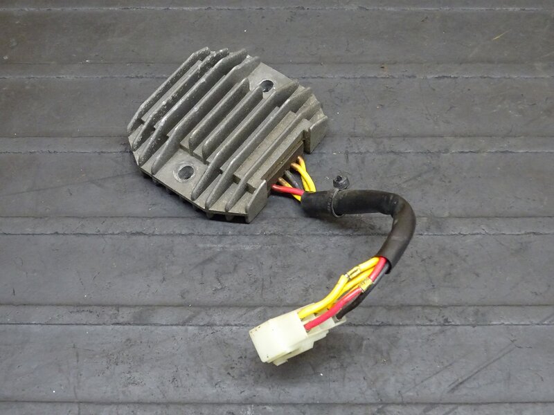 【251127】SR400(1JR-272)◆ 社外レギュレーター レギュレター YHC SH650C-11 【検:SR500 1JN 2J2 2H6 | 中古バイクパーツ通販・買取　ジャンクヤード鳥取　JunkYard