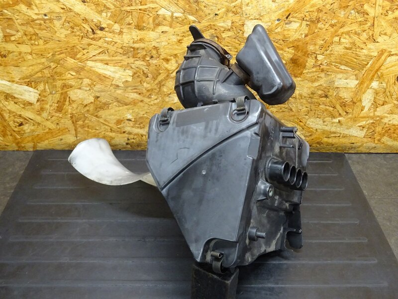 【251202】 CRM250R(MD24-1402)◆ エアクリーナーボックス エアクリボックス エアクリ マッドガード 泥除け 【検索：CRM250AR MD32 | 中古バイクパーツ通販・買取　ジャンクヤード鳥取　JunkYard