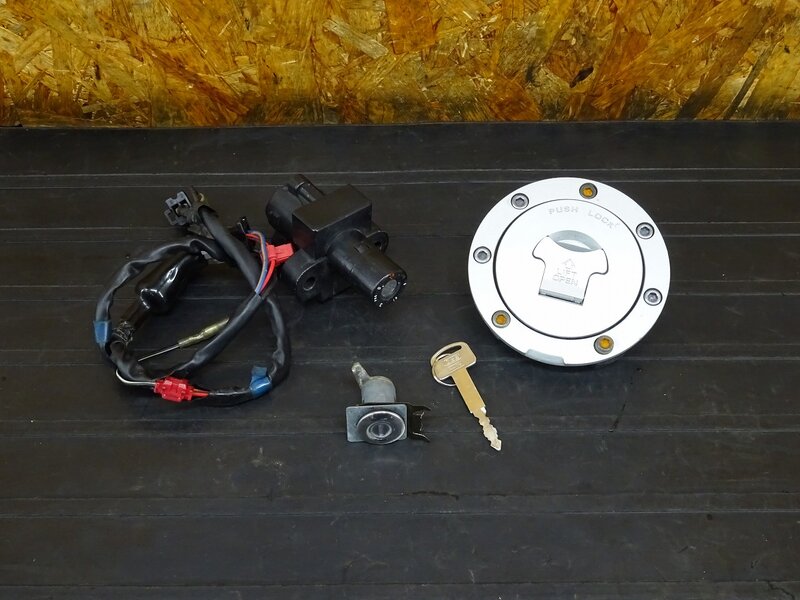 【251212】CBR250RR(MC22-1052)◇ キーセット メインキー イグニッションキー タンクキャップ シートロック 配線加工有 【規制前 | 中古バイクパーツ通販・買取　ジャンクヤード鳥取　JunkYard