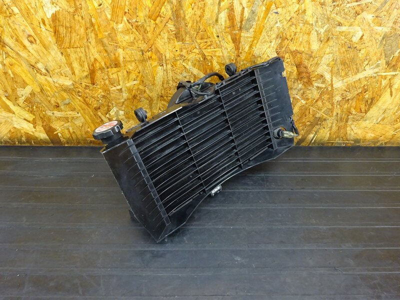 【251212】CBR250RR(MC22-1052)◇ ラジエーター ラジエーターコア ラジエーターファン/ガード ラジエター フィン潰れ有 【規制前 | 中古バイクパーツ通販・買取　ジャンクヤード鳥取　JunkYard