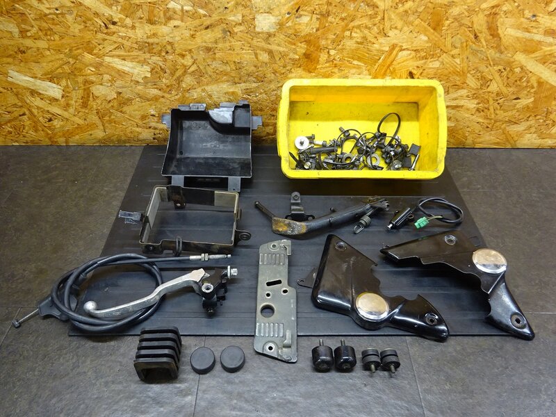 【251226】テンプター(NK43A-100)◆ ボルトセット バッテリーボックス フレームカバー サイドスタンド クラッチレバー ジャンク 【ST400 | 中古バイクパーツ通販・買取　ジャンクヤード鳥取　JunkYard