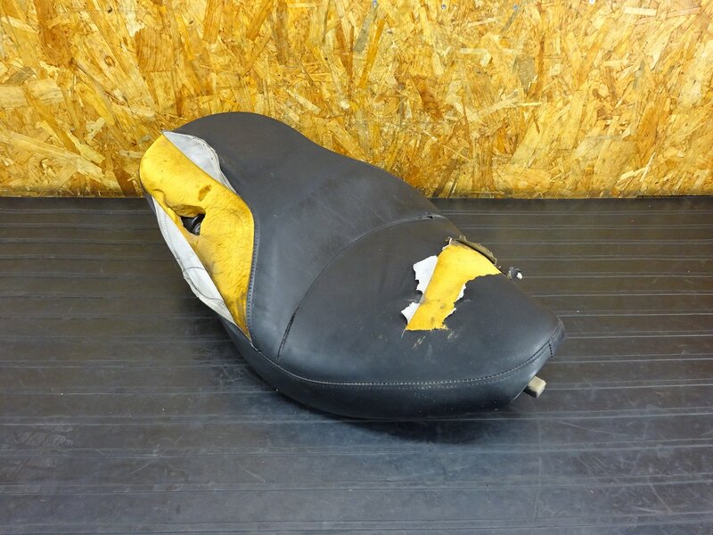 【251231】バルカン400ドリフター(VN400D-000)◇ シート 破れ大有 ジャンク | 中古バイクパーツ通販・買取　ジャンクヤード鳥取　JunkYard