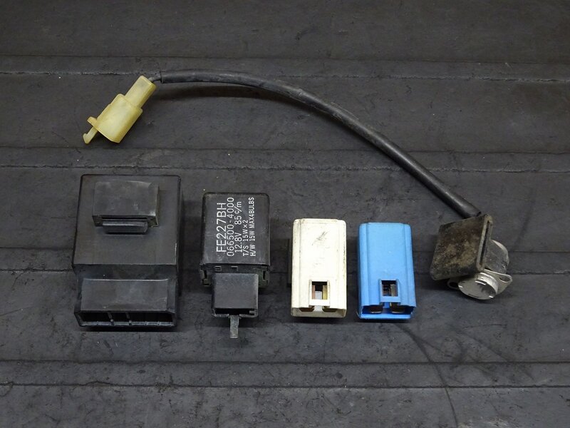 【251232】ドラッグスター400(4TR-109)◆ リレーセット ウインカーリレー コントロールリレー コンデンサー | 中古バイクパーツ通販・買取　ジャンクヤード鳥取　JunkYard
