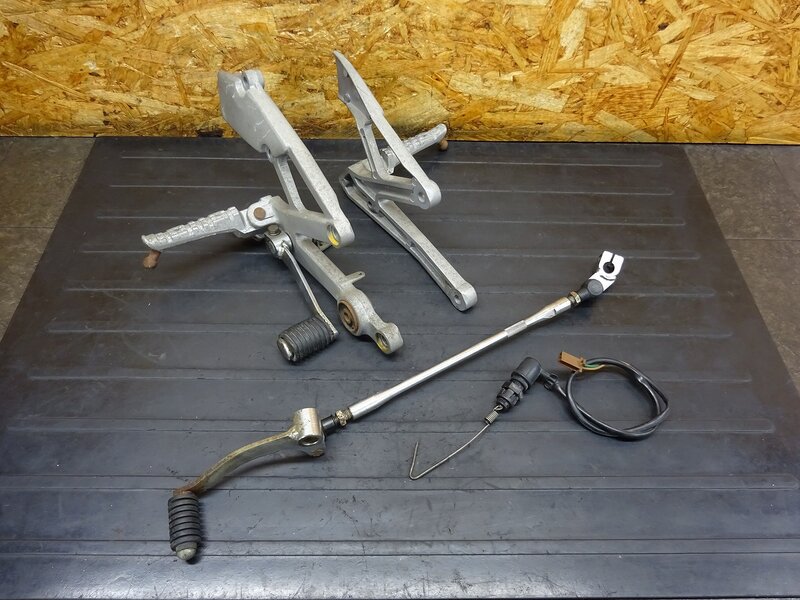 【260103】SDR200(2TV-000)◆ ステップ左右セット メインステップ ブレーキペダル シフトペダル カット加工有 | 中古バイクパーツ通販・買取　ジャンクヤード鳥取　JunkYard