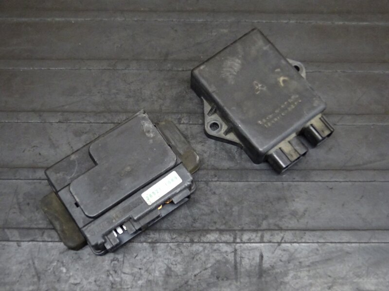 【260116】バルカン400(VN400A-017)◆ CDI イグナイター ジャンクションボックス 削れ有 | 中古バイクパーツ通販・買取　ジャンクヤード鳥取　JunkYard