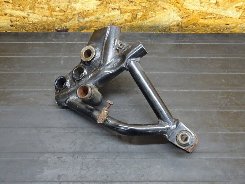 【260202】SR400(1JR-334)◆ タンデムステップステー マフラーステー カットフレーム 【検:SR500 1JN 2J2 2H6 | 中古バイクパーツ通販・買取　ジャンクヤード鳥取　JunkYard