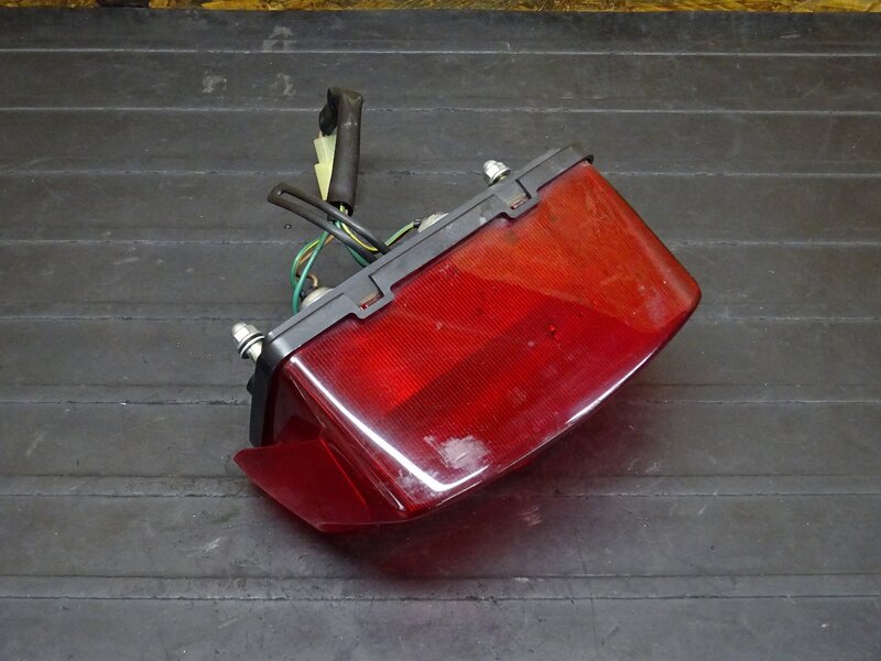 【260306】CB400SF Vtec2(NC39-1044)◆ テールランプ ブレーキランプ 【SPEC2 スペック2 | 中古バイクパーツ通販・買取　ジャンクヤード鳥取　JunkYard