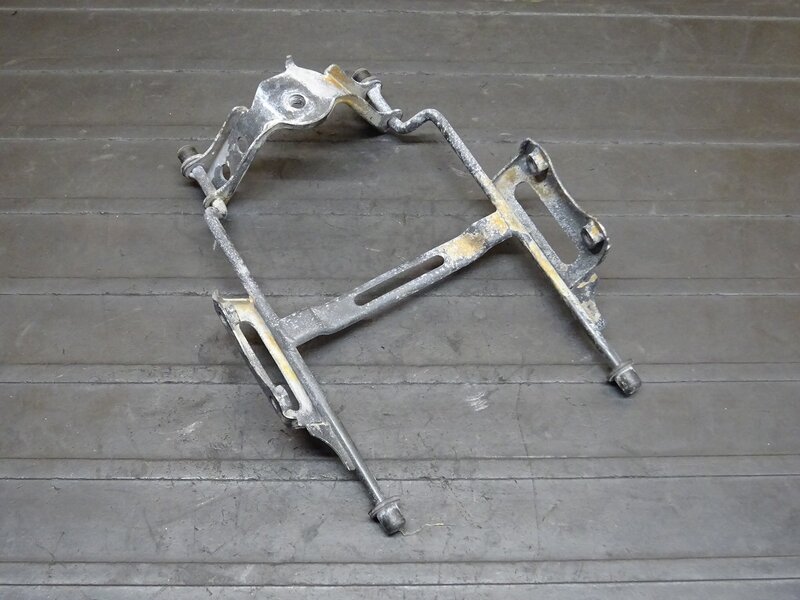 【260306】CB400SF Vtec2(NC39-1044)◆ ヘッドライトステー メーターステー 【SPEC2 スペック2 | 中古バイクパーツ通販・買取　ジャンクヤード鳥取　JunkYard