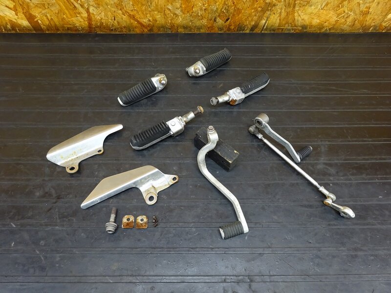 【260313】GSX250S(GJ76A-103)◇ ステップ左右セット メインステップ タンデムステップ ブレーキペダル シフトペダル 【刀 カタナ | 中古バイクパーツ通販・買取　ジャンクヤード鳥取　JunkYard