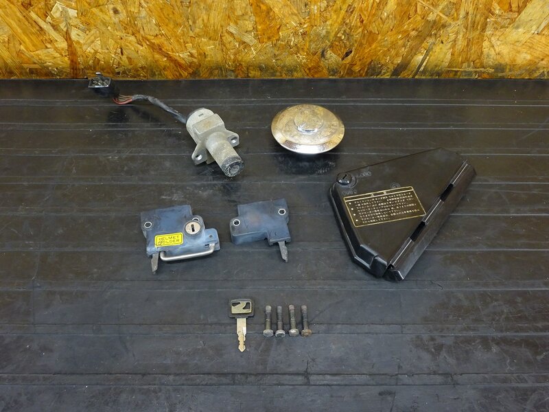 【260316】VT250F(MC08-1018)◇ キーセット メインキー イグニッションキー タンクキャップ シートロック ヘルメットホルダー 【丸フレーム | 中古バイクパーツ通販・買取　ジャンクヤード鳥取　JunkYard