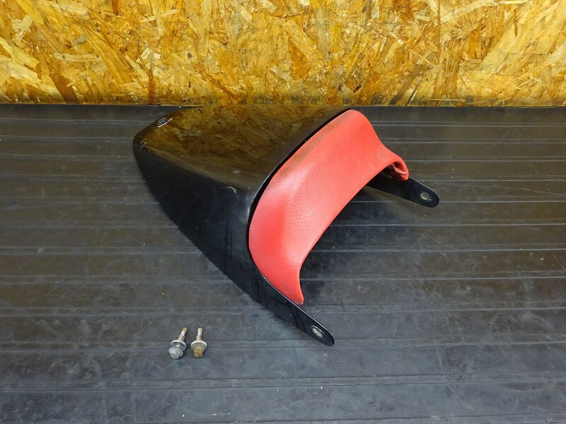 【260316】VT250F(MC08-1018)◇ シングルシートカウル テールカウル リアカウル リアパット 背もたれ 純正OP?? 傷有 【丸フレーム | 中古バイクパーツ通販・買取　ジャンクヤード鳥取　JunkYard