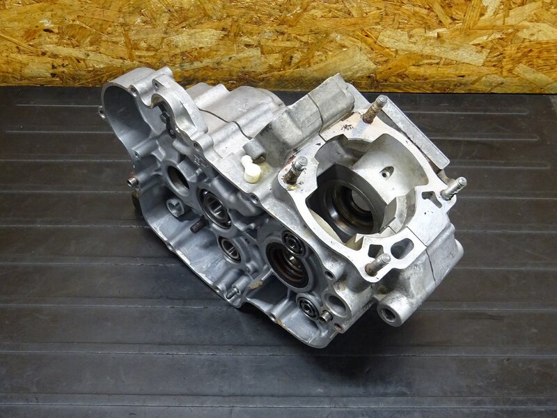 【260322】KDX125SR(DX125A-022)◆ クランクケース左右セット ※エンジンパーツ 【検索：200 220 250 | 中古バイクパーツ通販・買取　ジャンクヤード鳥取　JunkYard